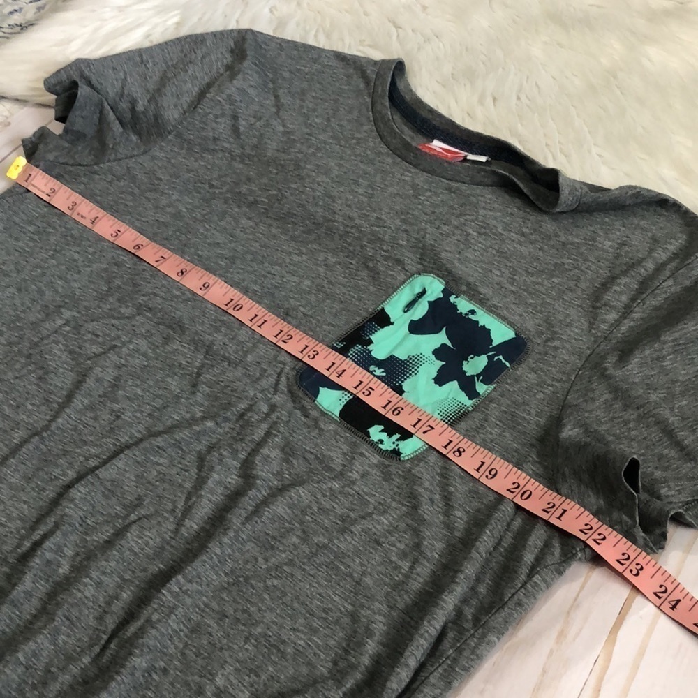 Puma tee size XL (fits like L) - Picture 7 of 9